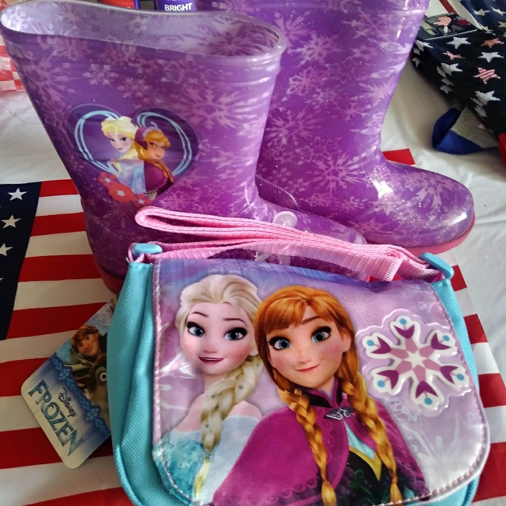 (Frozen)Girls size11 rain boot & pocketbook